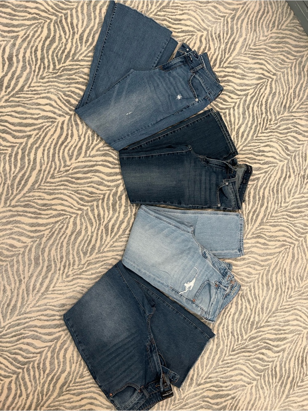 Jean Bundle, 4 Pairs Size 6-8, Straight, Wide, Flare, and Boot leg Jeans - Picture 3 of 16